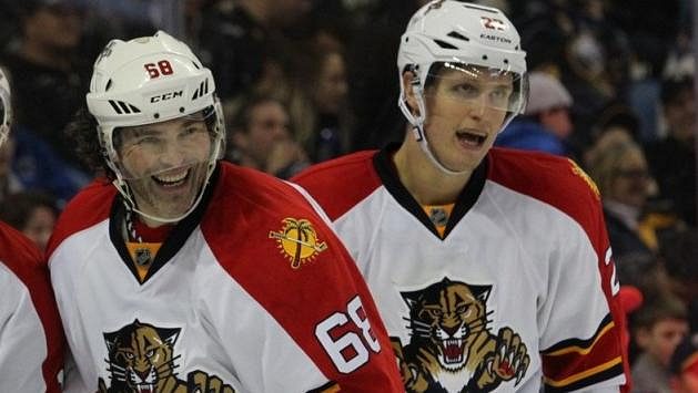Hokejisté Jaromír Jágr a Nick Bjugstad spolu váleli v NHL za Floridu Panthers. Hokejisté Jaromír Jágr a Nick Bjugstad spolu váleli v NHL za Floridu Panthers.
