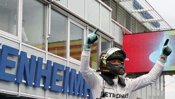 Němec Nico Rosberg při loňské GP na Hockenheimringu. Němec Nico Rosberg při loňské GP na Hockenheimringu.