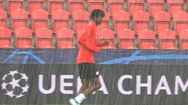 V suchu i v dešti trénovala Slavia před domácím utkáním Ligy mistrů s Dortmundem