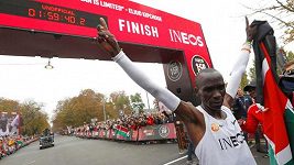 Živě: Olympijský vítěz Kipchoge se ve Vídni snaží zaběhnout maraton pod dvě hodiny Živě: Olympijský vítěz Kipchoge se ve Vídni snaží zaběhnout maraton pod dvě hodiny