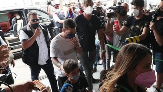 LIVE: Messi arrives in Paris, will play for PSG